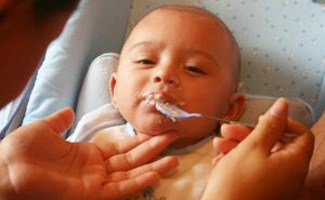 Spoonfeeding baby